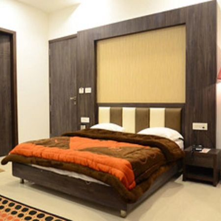 Hotel Popular Amritsar Ruang foto