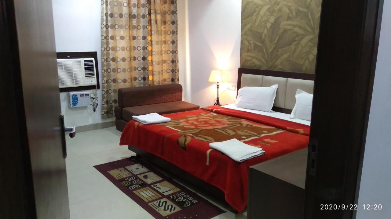 Hotel Popular Amritsar Bagian luar foto