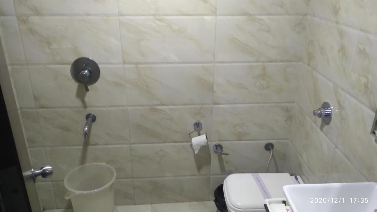 Hotel Popular Amritsar Bagian luar foto