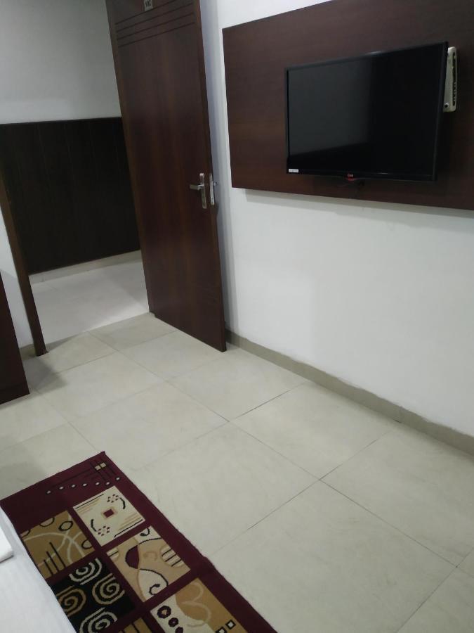 Hotel Popular Amritsar Bagian luar foto