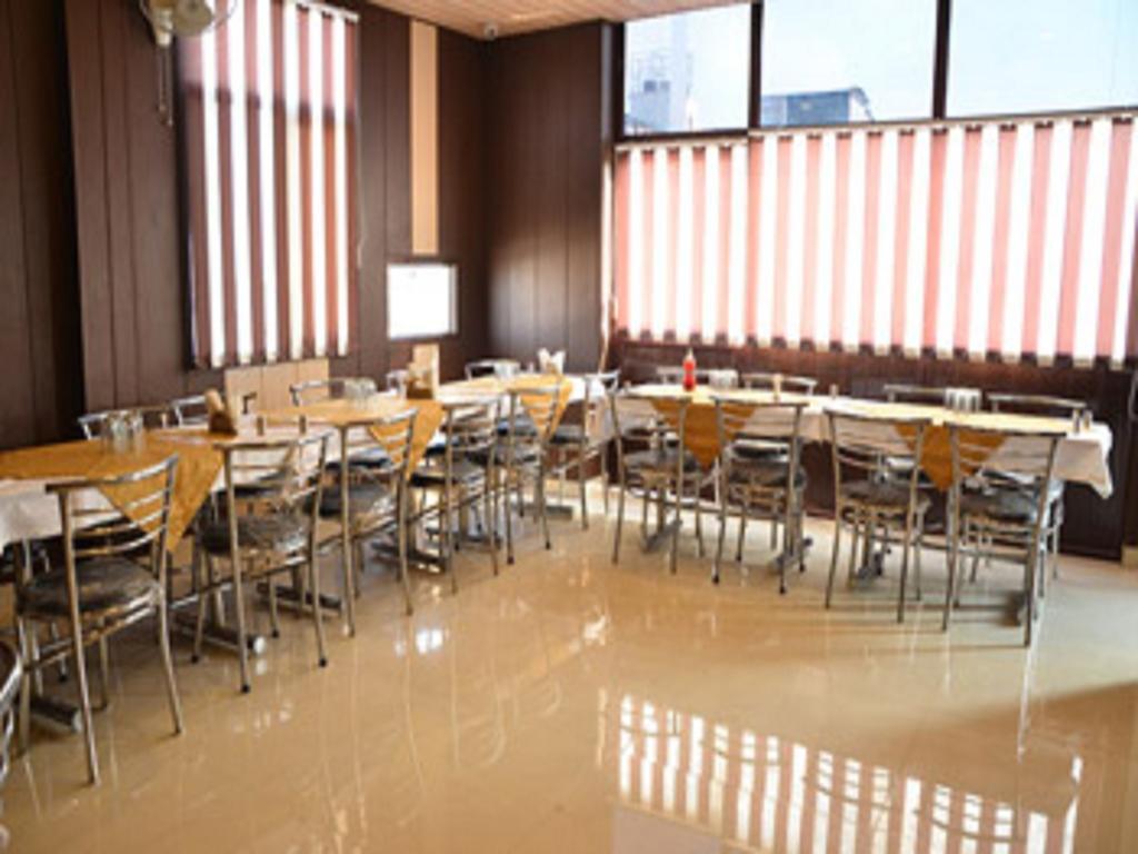 Hotel Popular Amritsar Bagian luar foto