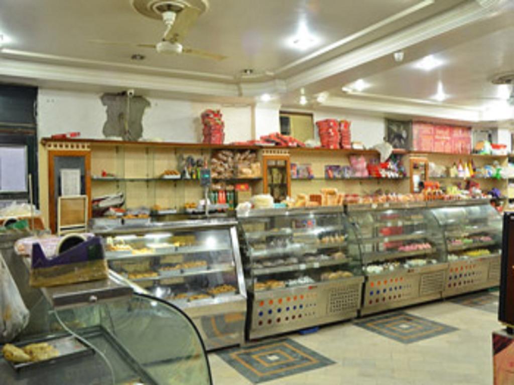 Hotel Popular Amritsar Bagian luar foto