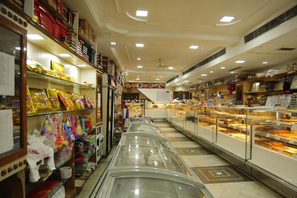 Hotel Popular Amritsar Bagian luar foto